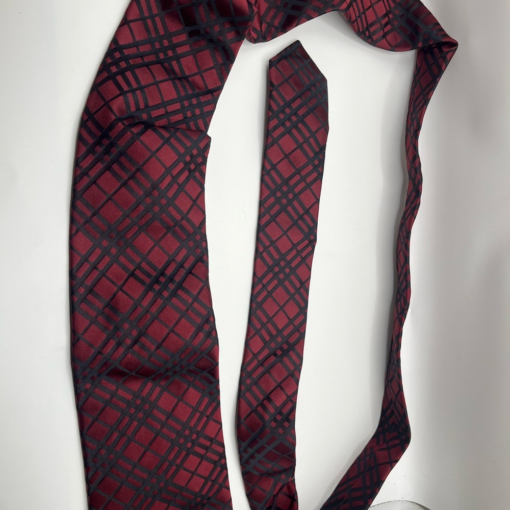 Authentic Burberry Silk Men’s Tie, Red and Black check pattern